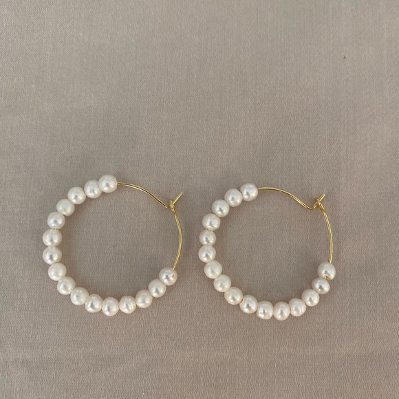 Mini Round Freshwater Pearl Hoop Earrings. - Picture 2 of 2